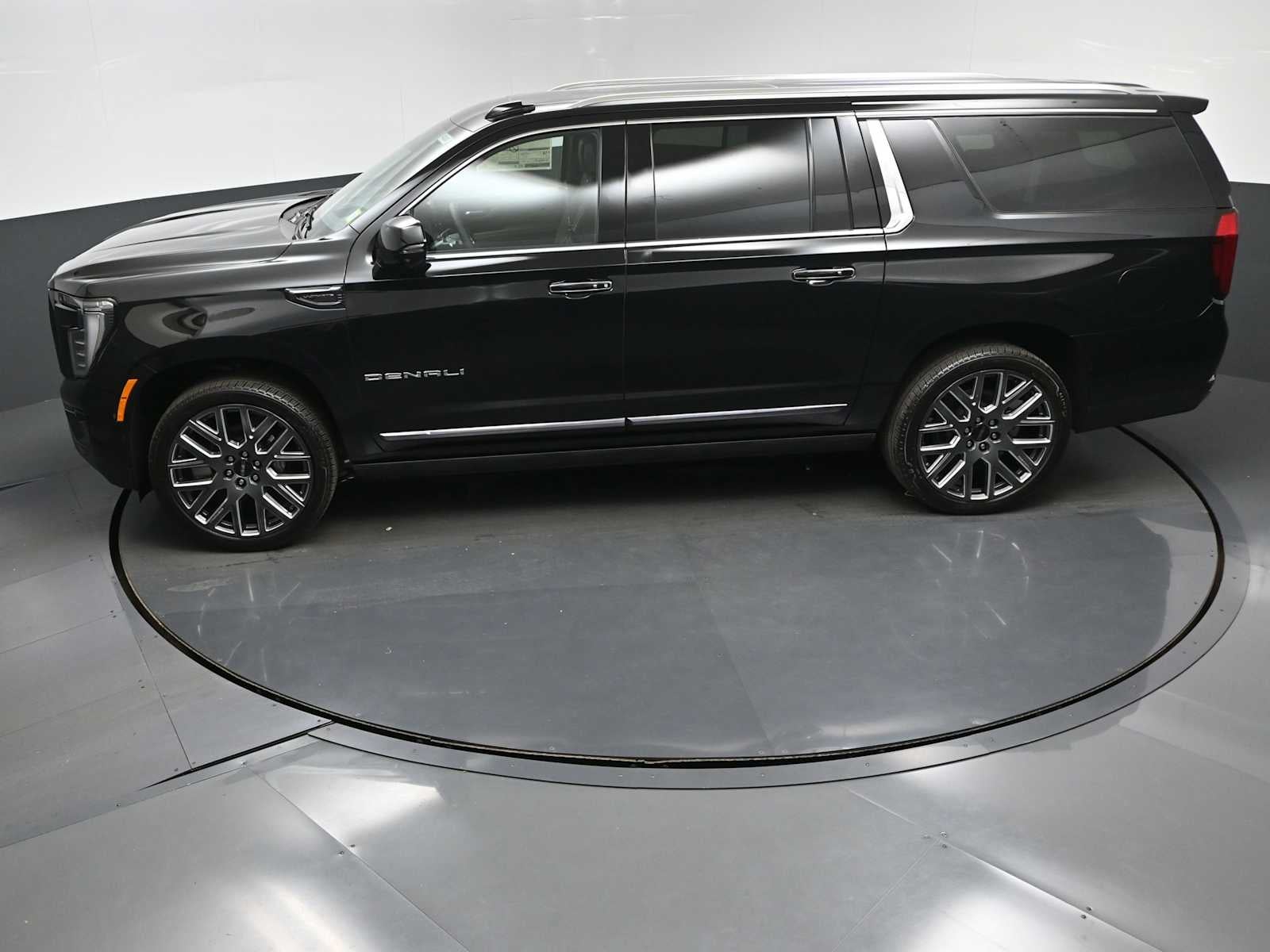 2026 GMC Yukon XL Denali Ultimate - Photo 8
