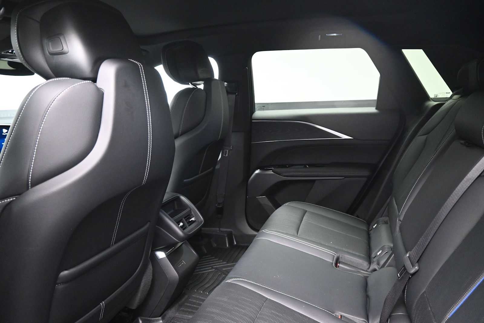 2024 Cadillac LYRIQ Luxury 1