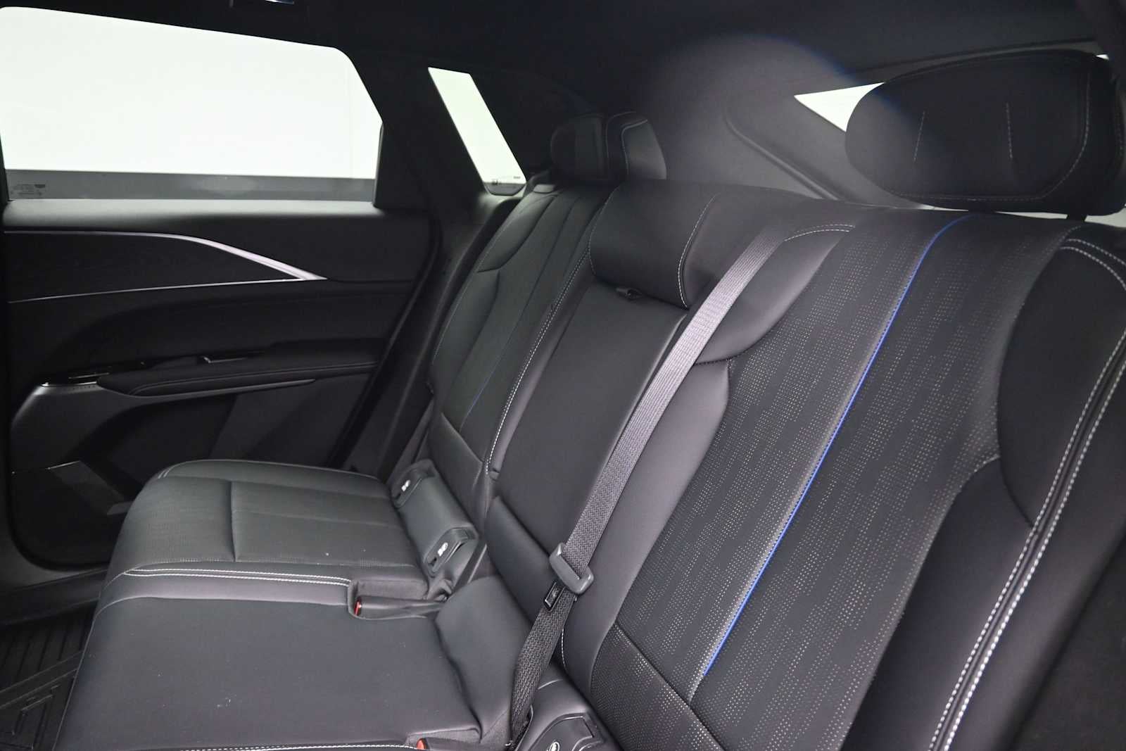 2024 Cadillac LYRIQ Luxury 1