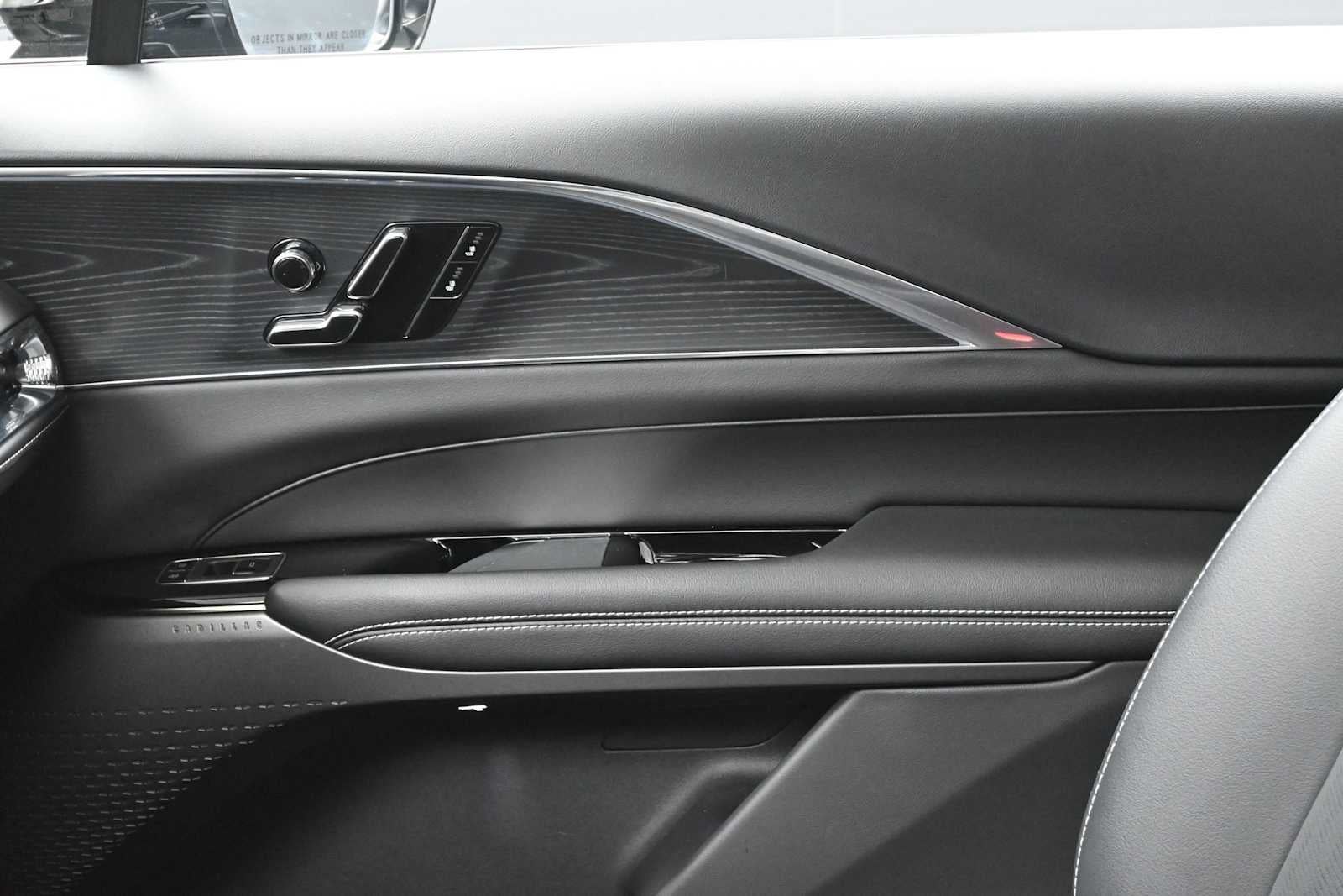 2024 Cadillac LYRIQ Luxury 1