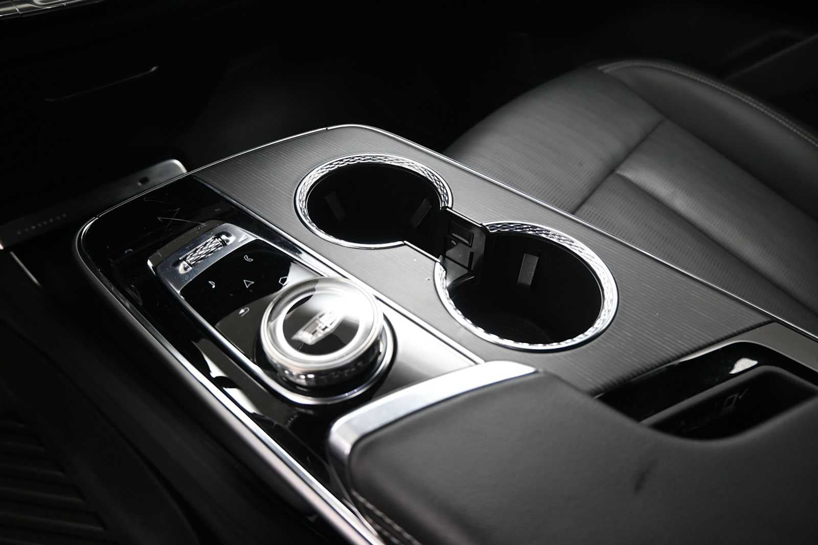 2024 Cadillac LYRIQ Luxury 1