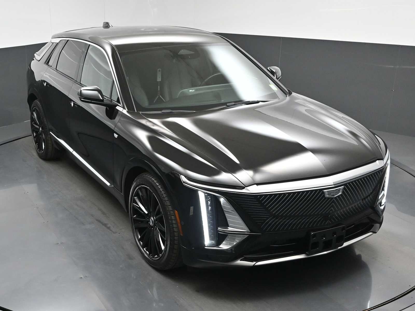 2024 Cadillac LYRIQ Luxury 1