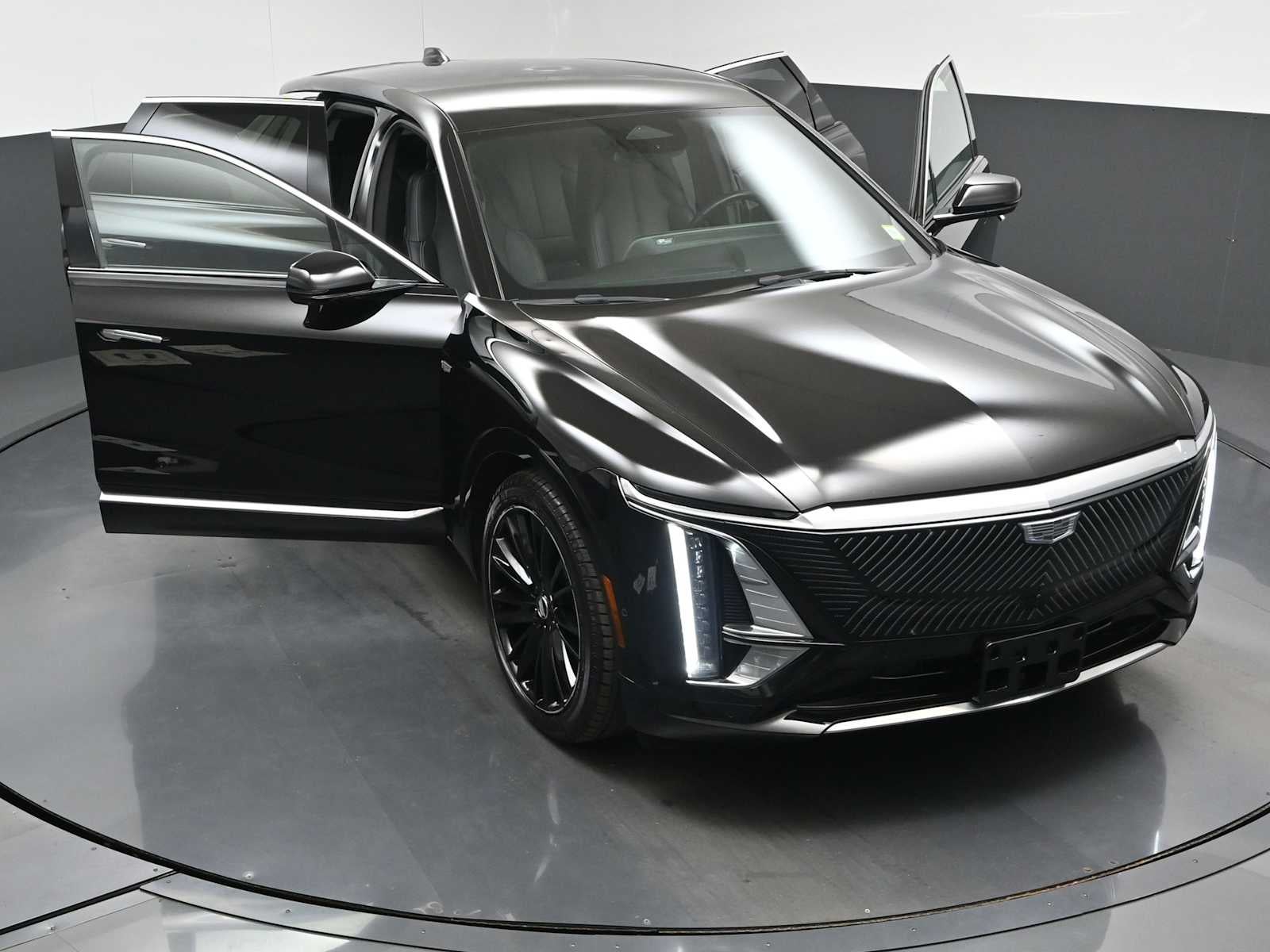 2024 Cadillac LYRIQ Luxury 1