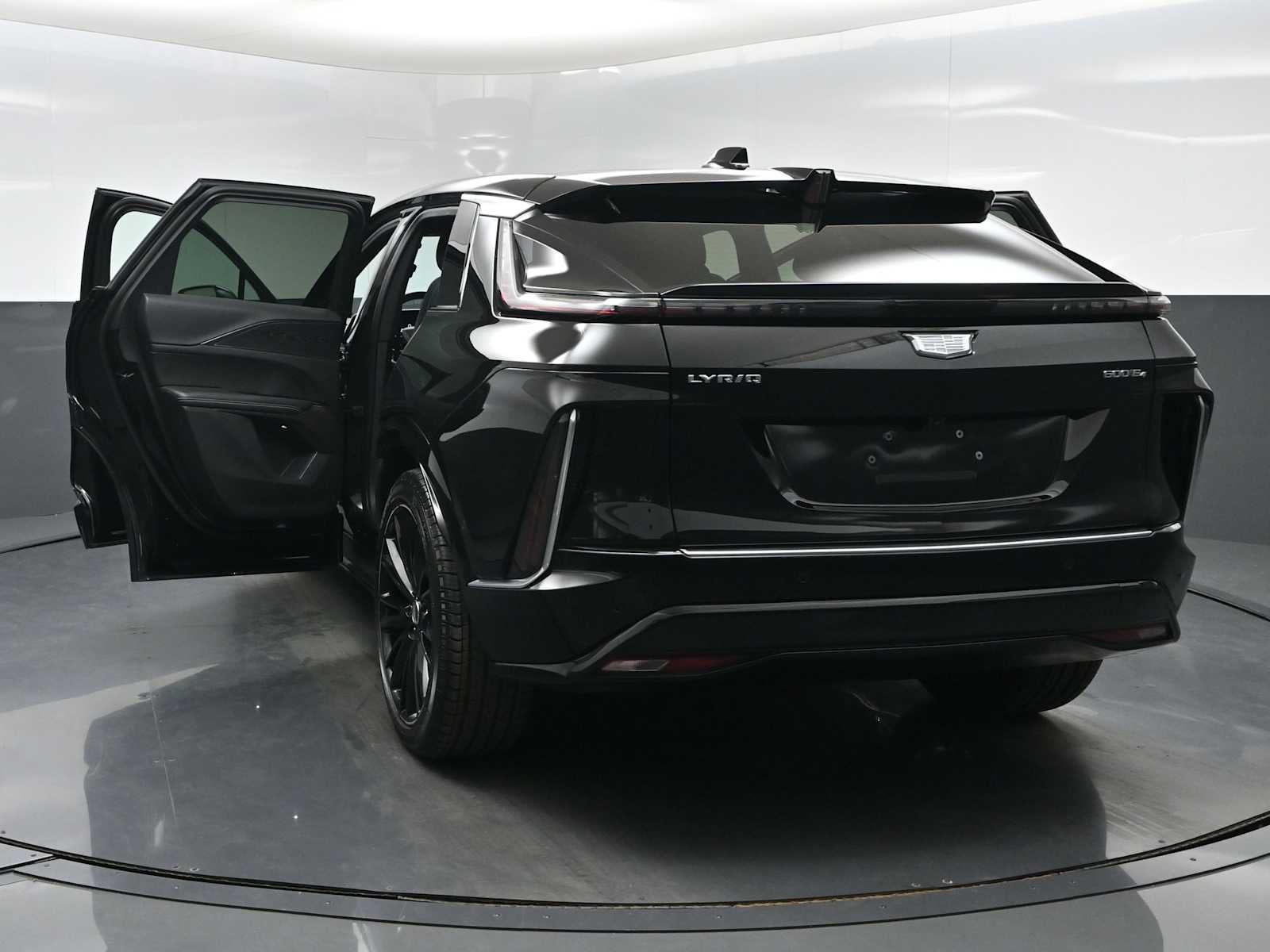 2024 Cadillac LYRIQ Luxury 1