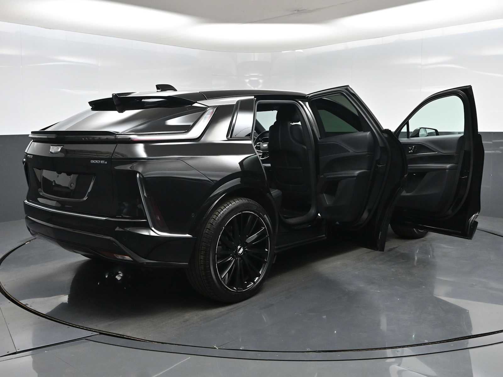 2024 Cadillac LYRIQ Luxury 1