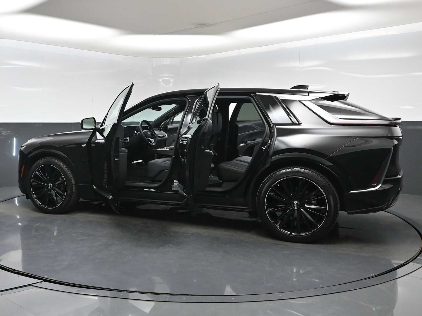2024 Cadillac LYRIQ Luxury 1