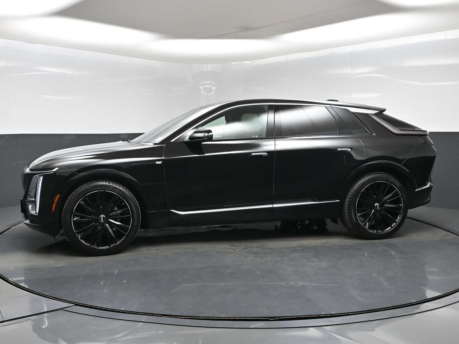 2024 Cadillac LYRIQ Luxury 1