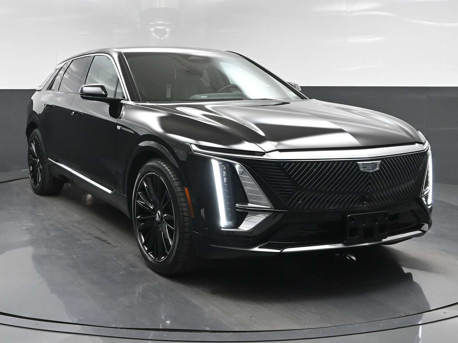 2024 Cadillac LYRIQ Luxury 1