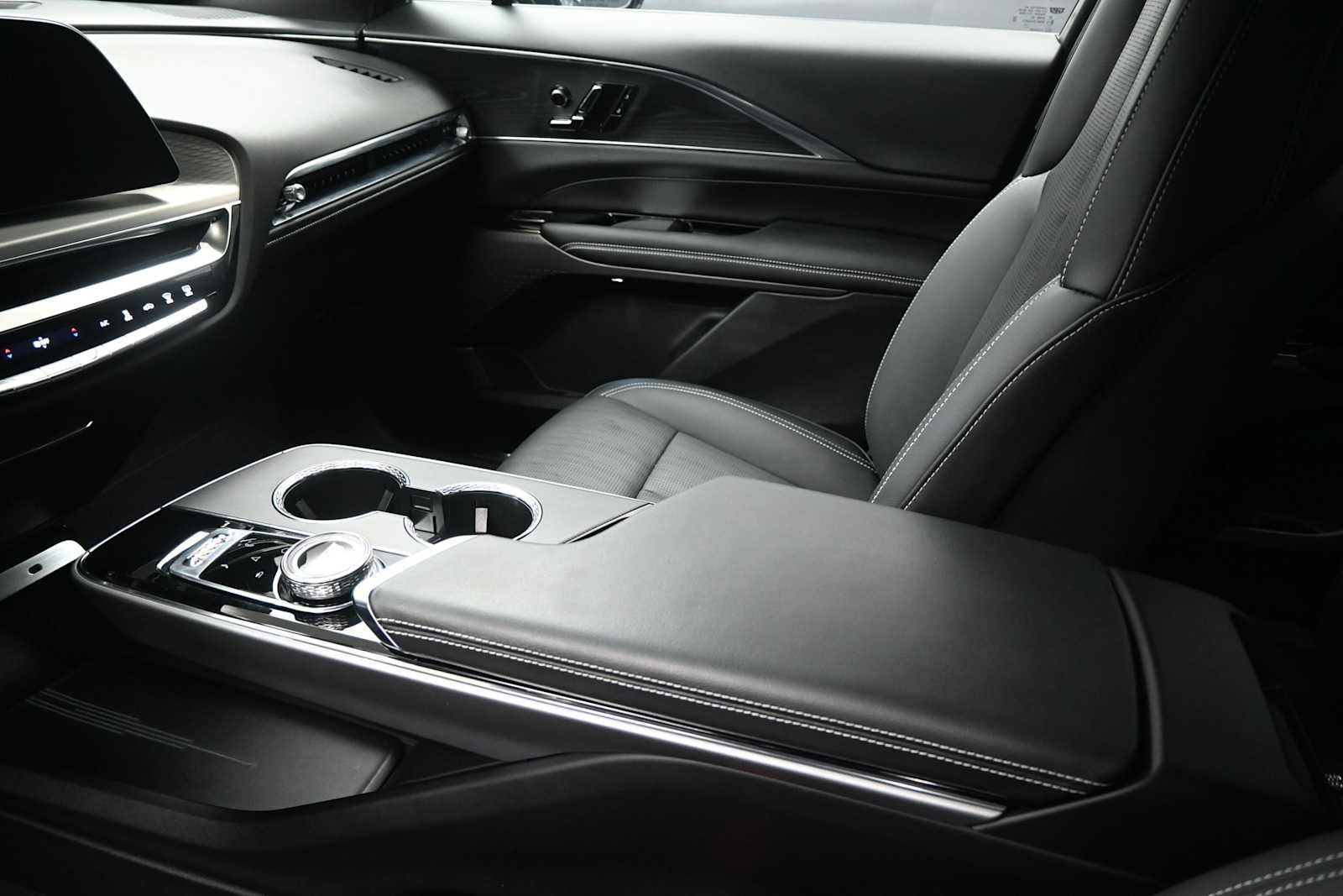 2024 Cadillac LYRIQ Luxury 1