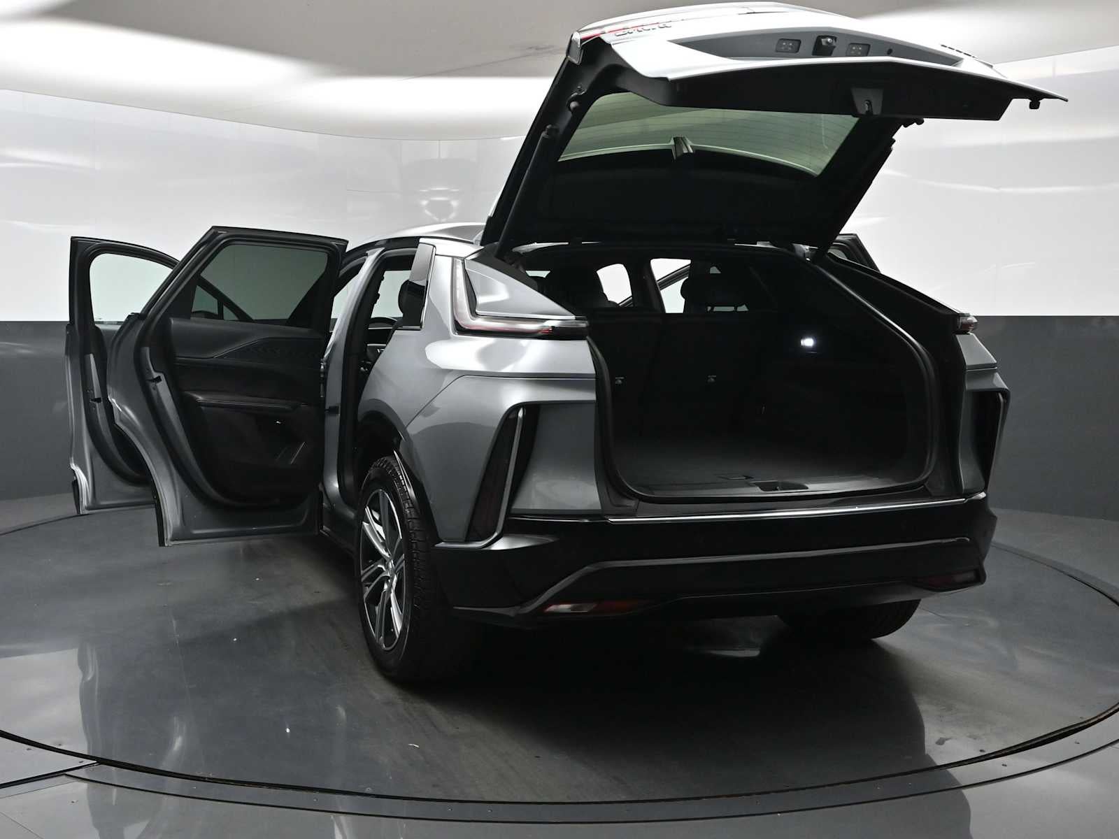 2024 Cadillac LYRIQ Luxury 1