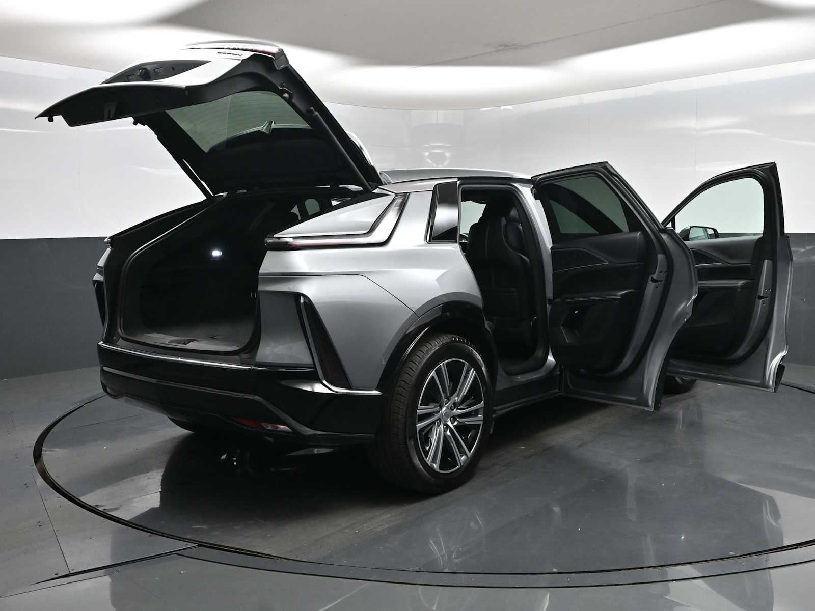2024 Cadillac LYRIQ Luxury 1