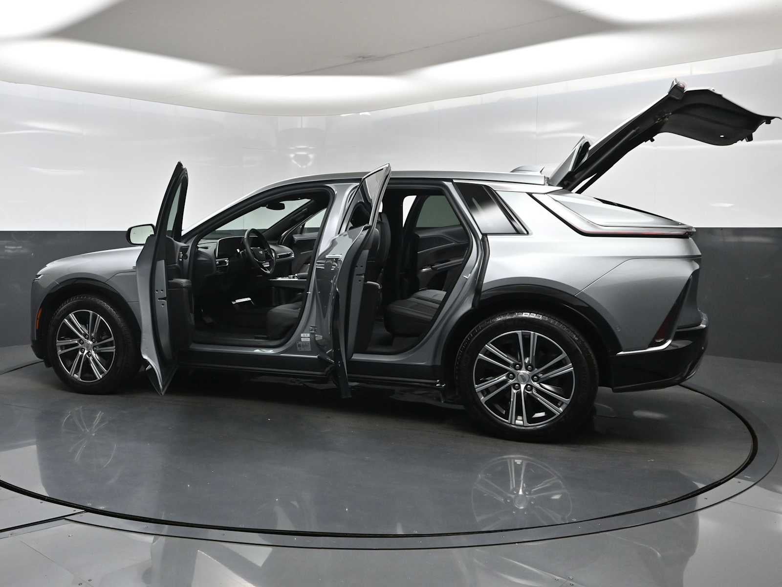 2024 Cadillac LYRIQ Luxury 1