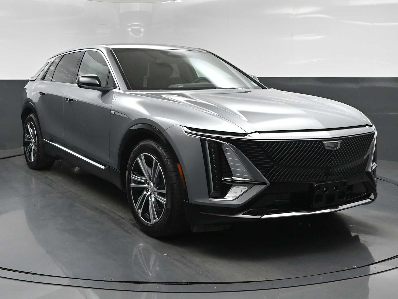 2024 Cadillac LYRIQ Luxury 1