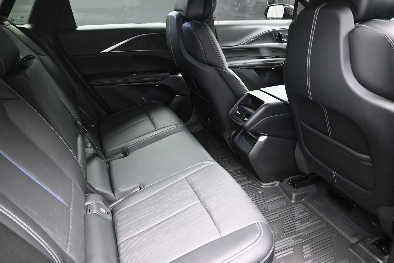 2024 Cadillac LYRIQ Luxury 1