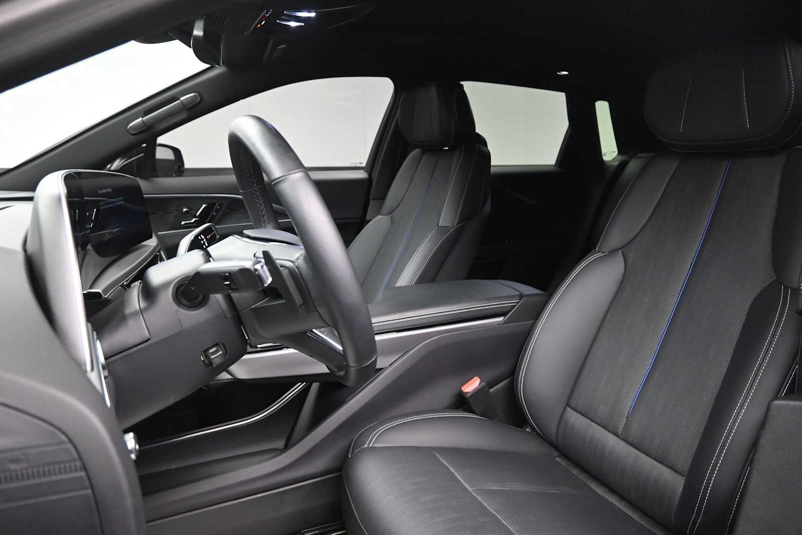 2024 Cadillac LYRIQ Luxury 1