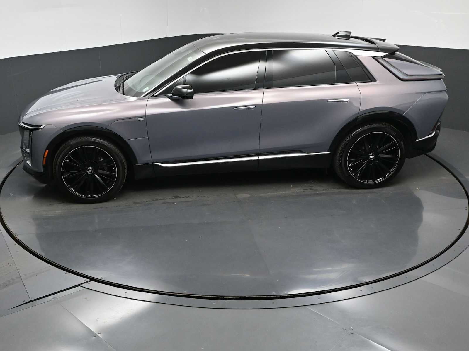 2024 Cadillac LYRIQ Luxury 1