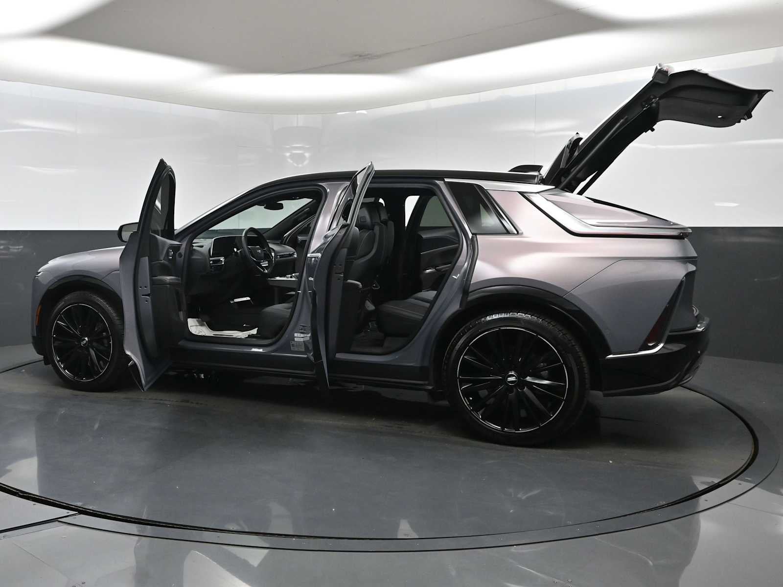 2024 Cadillac LYRIQ Luxury 1