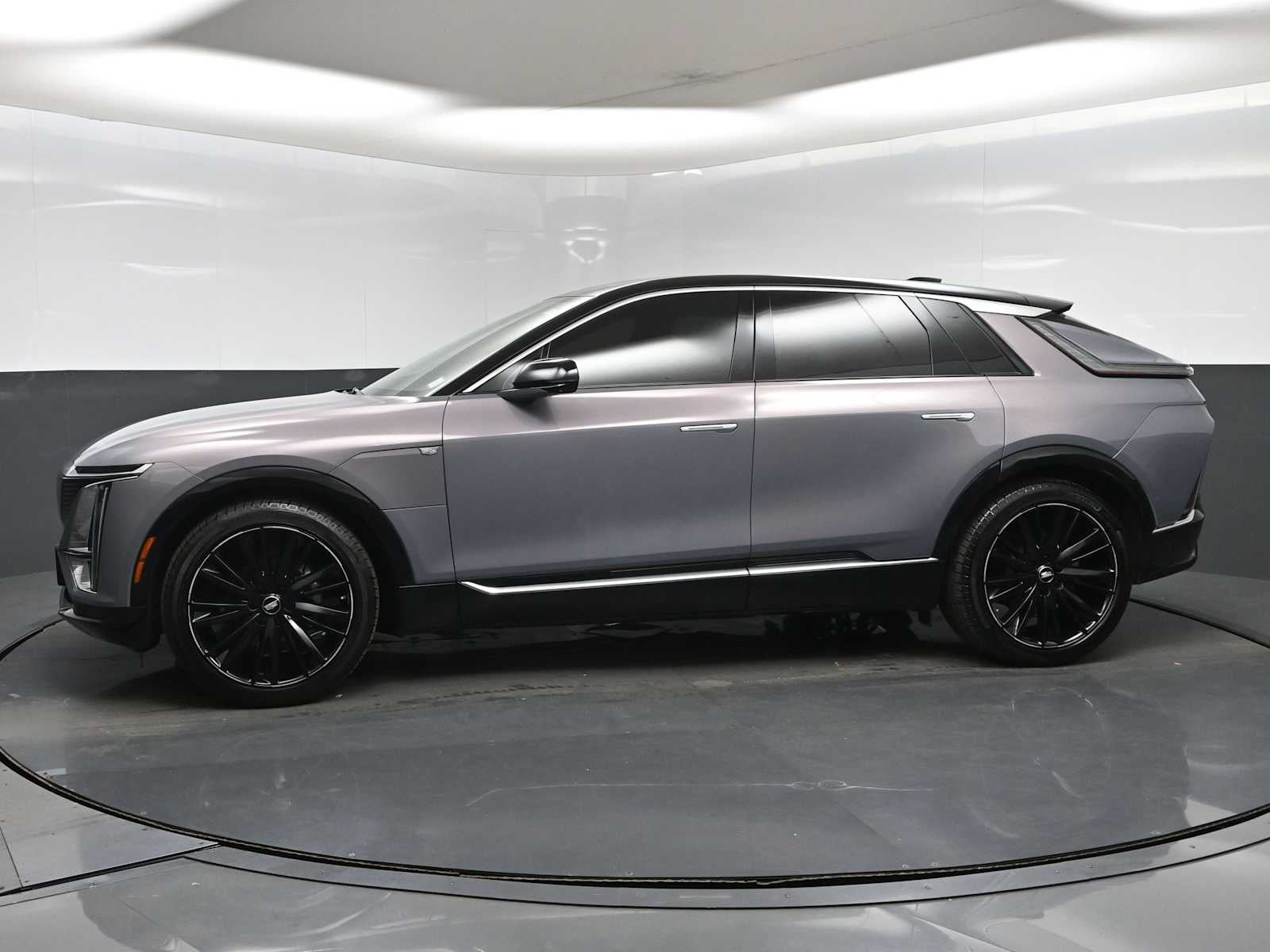2024 Cadillac LYRIQ Luxury 1