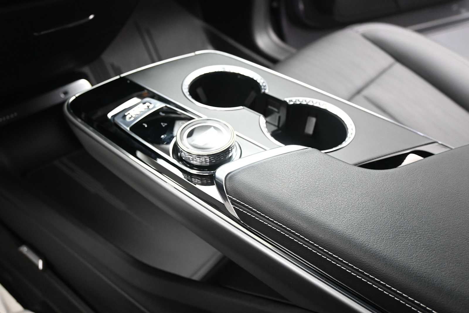 2024 Cadillac LYRIQ Luxury 1