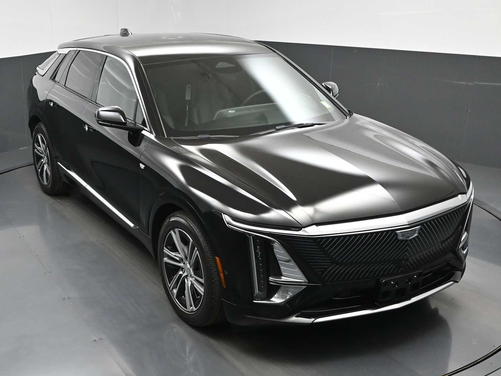 2024 Cadillac LYRIQ Luxury 1