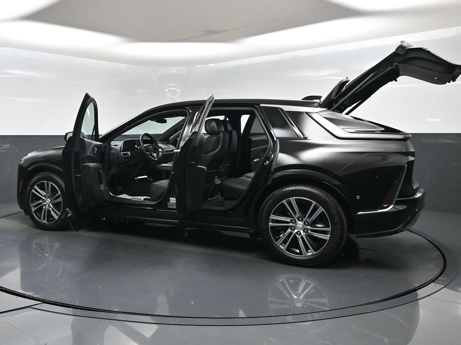 2024 Cadillac LYRIQ Luxury 1