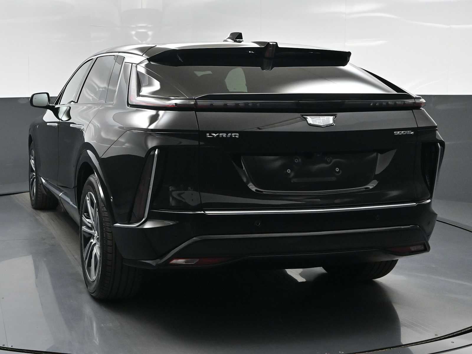 2024 Cadillac LYRIQ Luxury 1