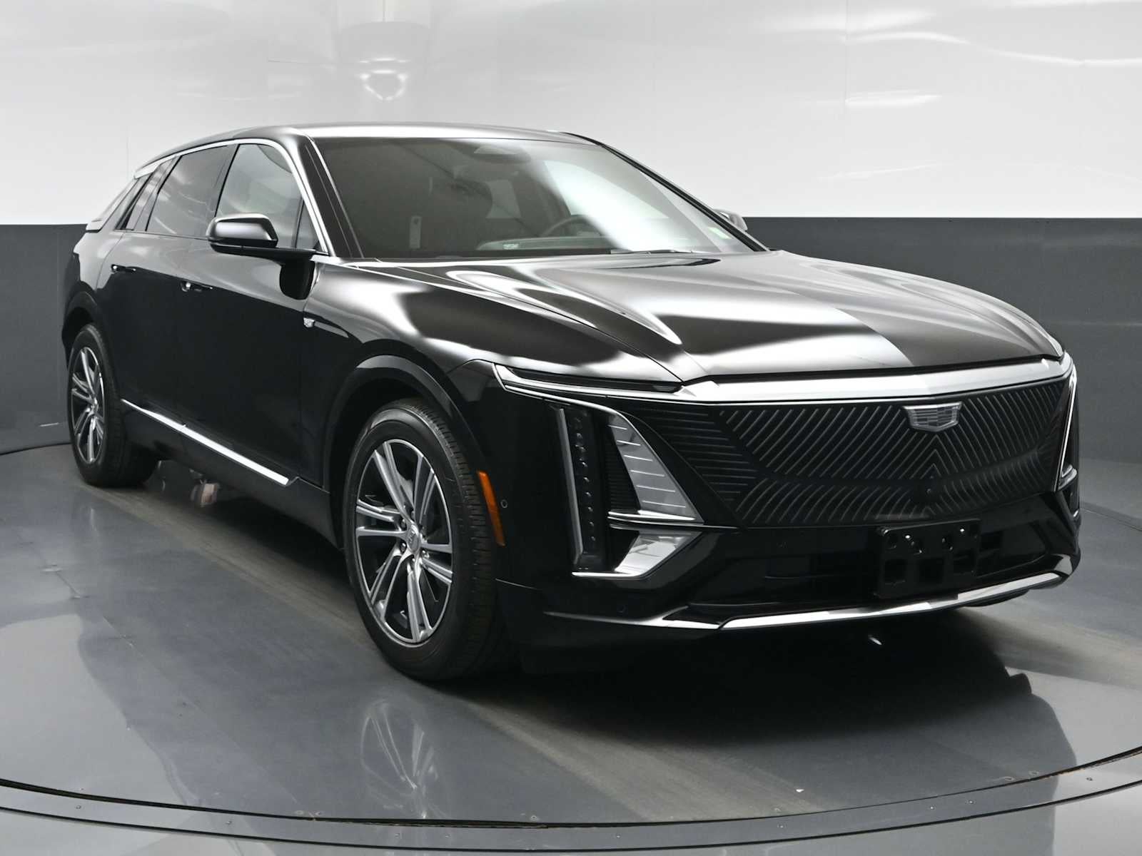2024 Cadillac LYRIQ Luxury 1