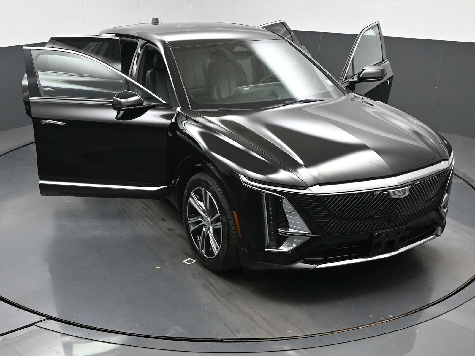 2024 Cadillac LYRIQ Luxury 2