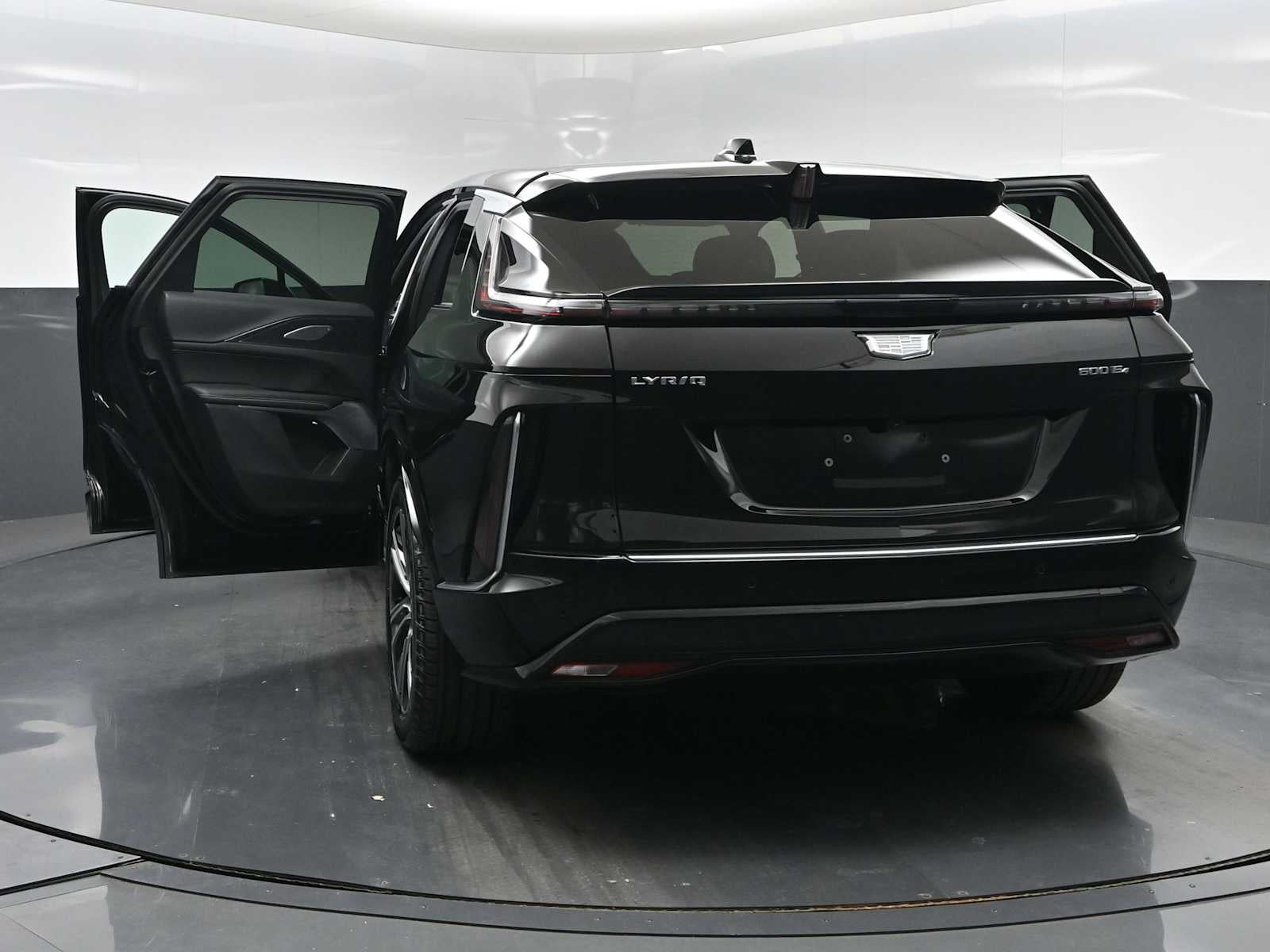 2024 Cadillac LYRIQ Luxury 2