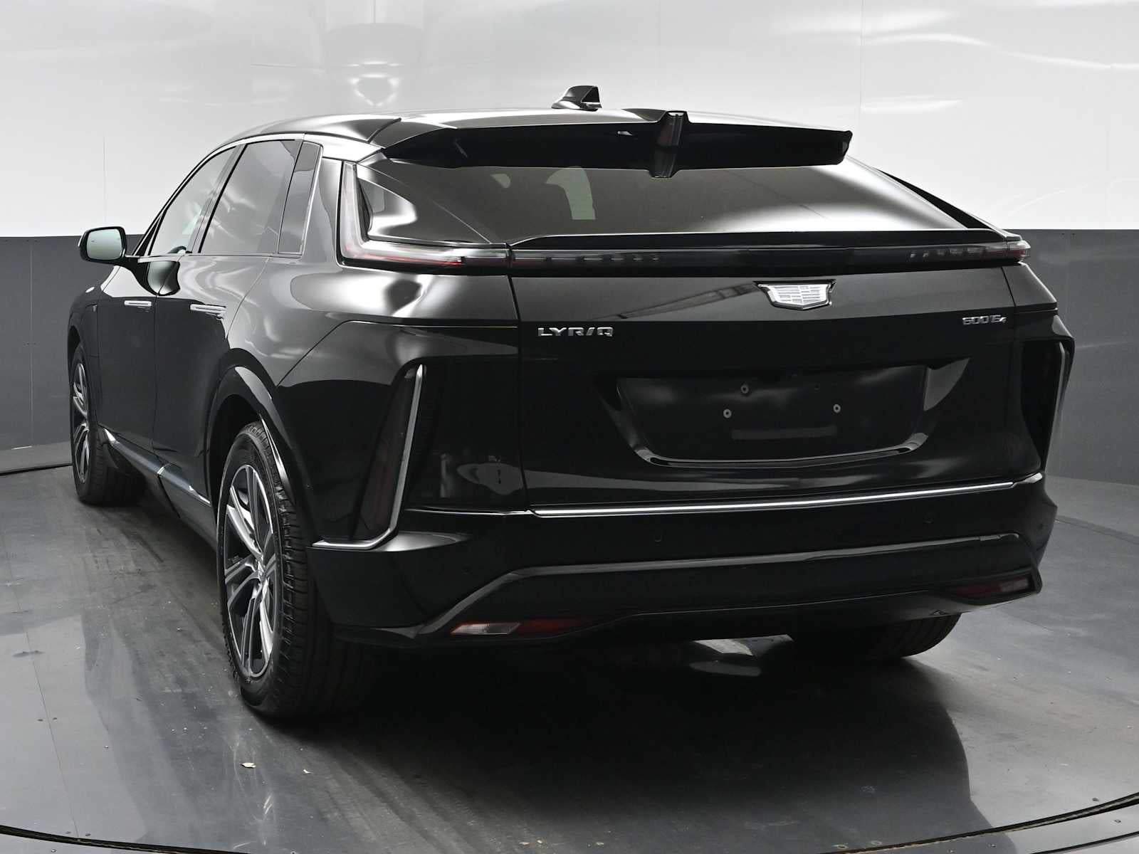 2024 Cadillac LYRIQ Luxury 2