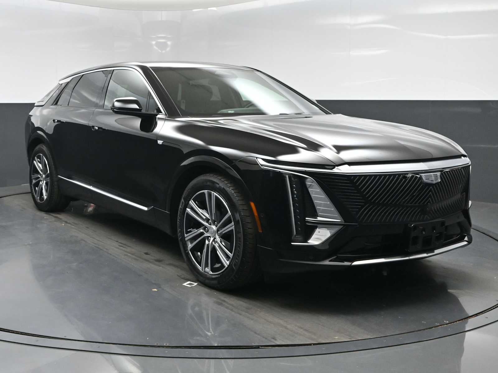 2024 Cadillac LYRIQ Luxury 2
