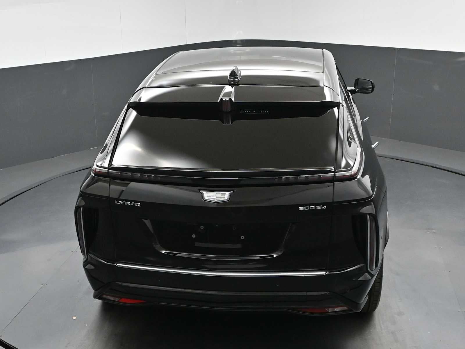 2024 Cadillac LYRIQ Luxury 2