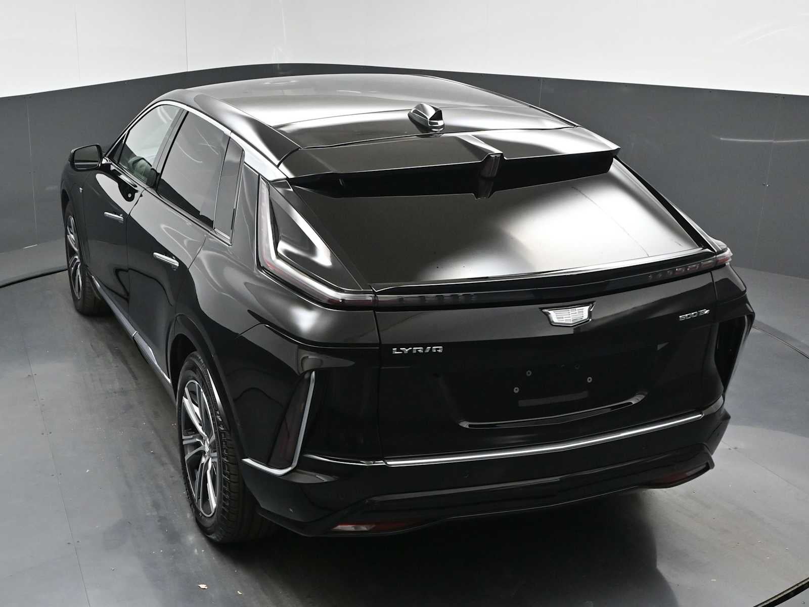 2024 Cadillac LYRIQ Luxury 2