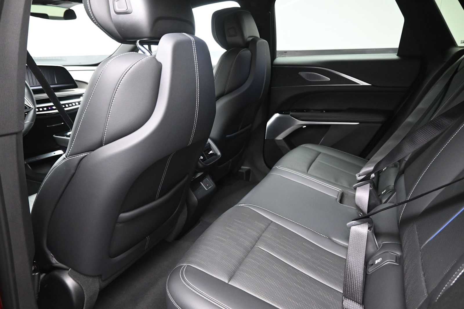2024 Cadillac LYRIQ Luxury 2