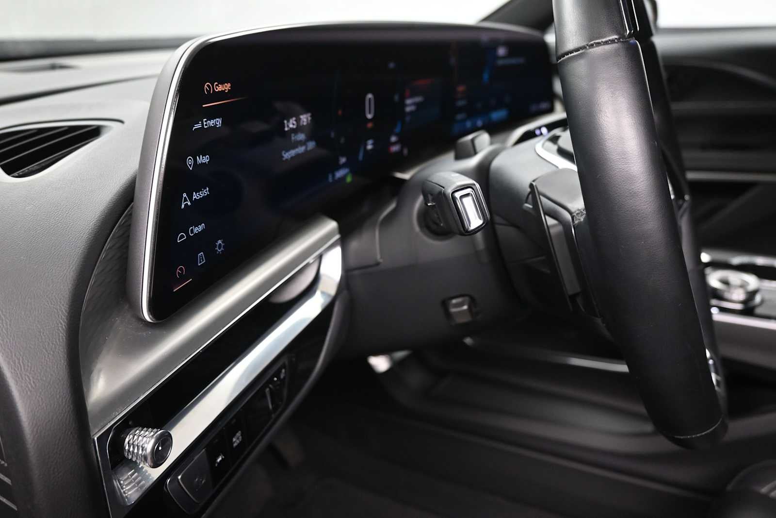 2024 Cadillac LYRIQ Luxury 2