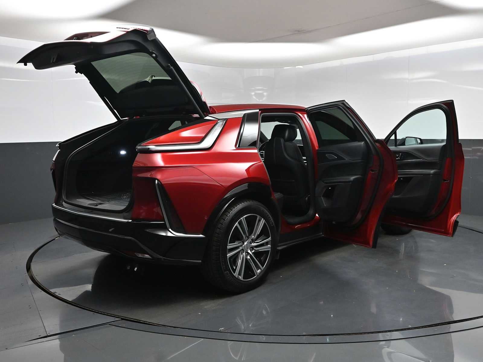 2024 Cadillac LYRIQ Luxury 2
