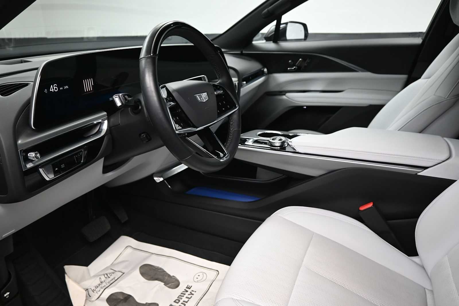 2024 Cadillac LYRIQ Luxury 2
