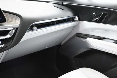 2024 Cadillac LYRIQ Luxury 2