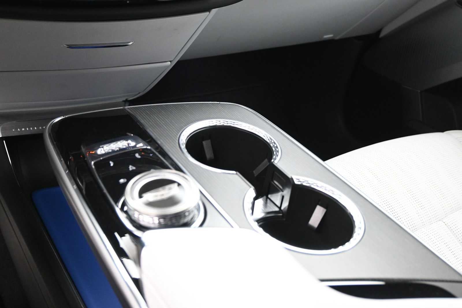 2024 Cadillac LYRIQ Luxury 2
