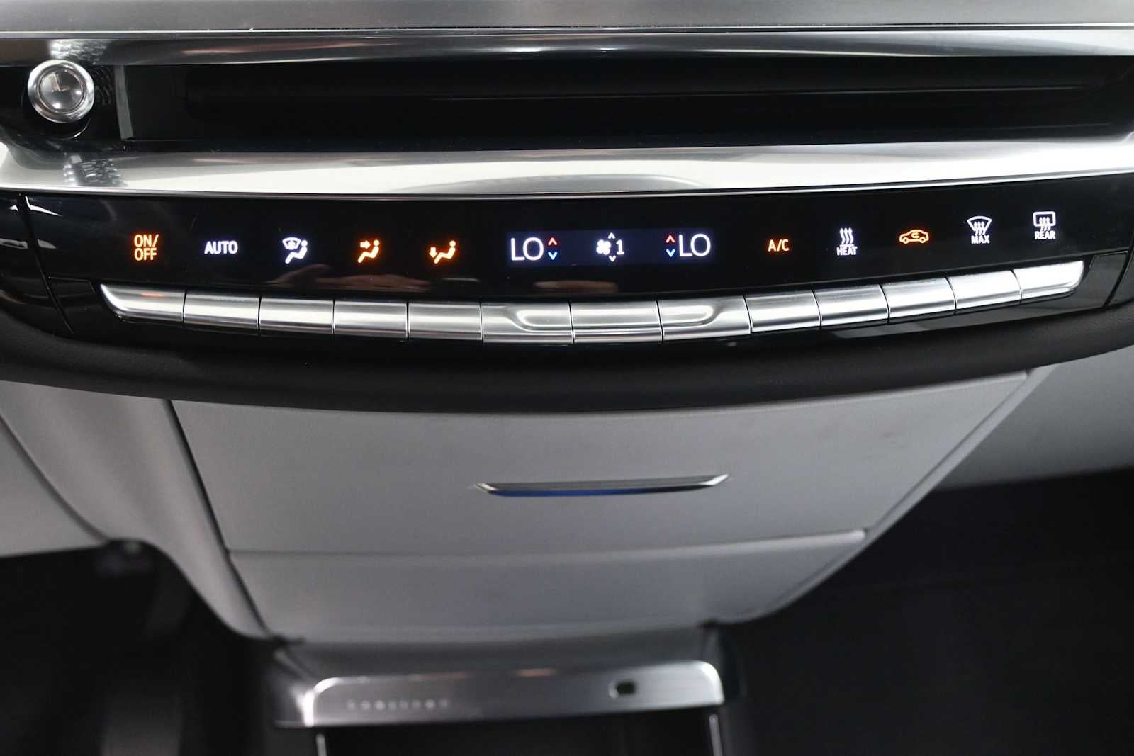 2024 Cadillac LYRIQ Luxury 2