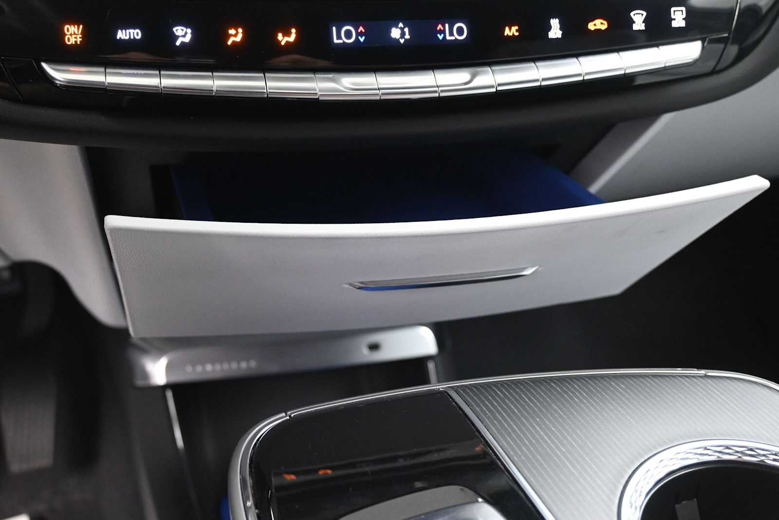 2024 Cadillac LYRIQ Luxury 2