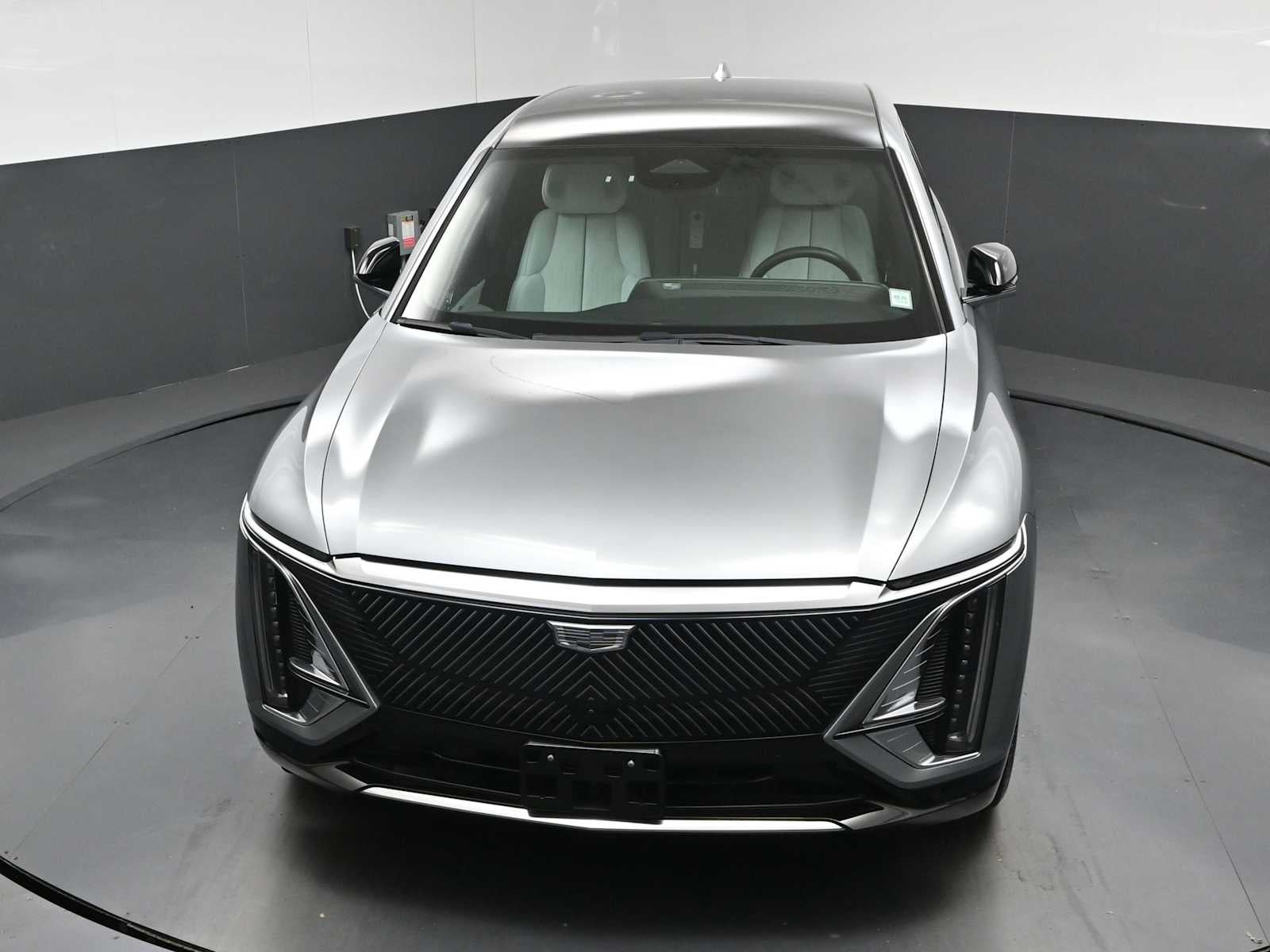 2024 Cadillac LYRIQ Luxury 2