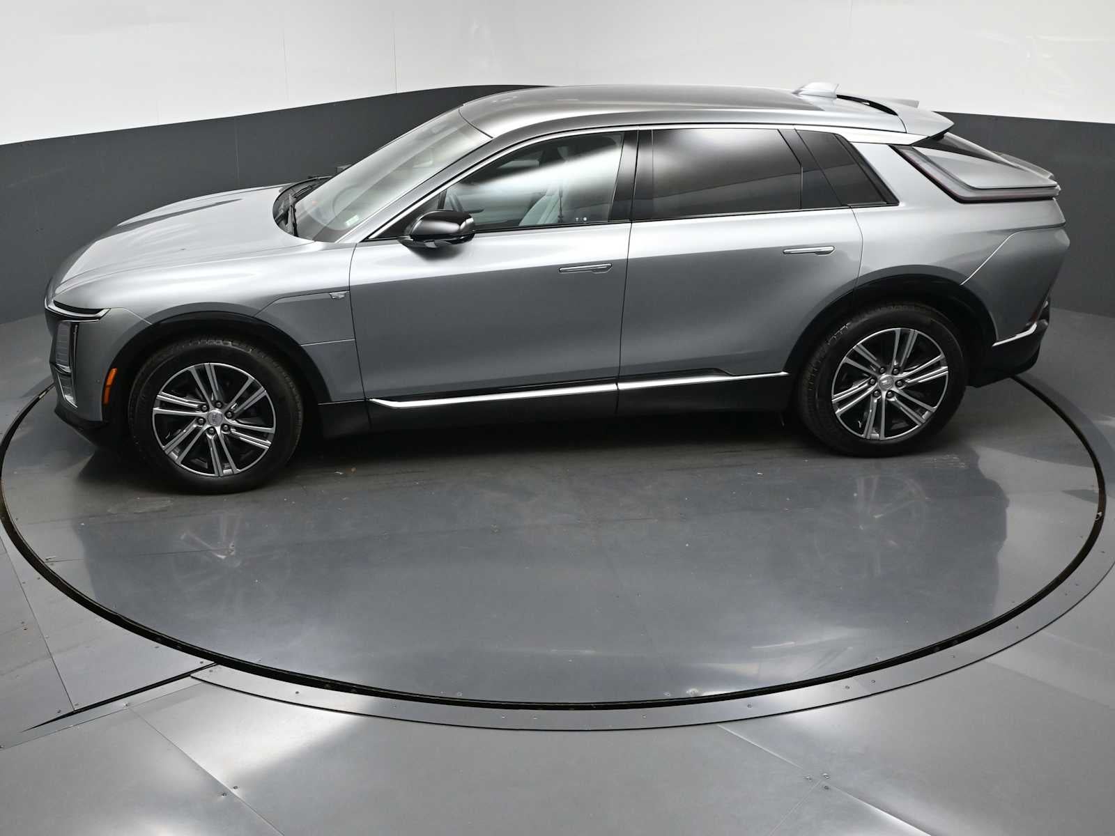 2024 Cadillac LYRIQ Luxury 2