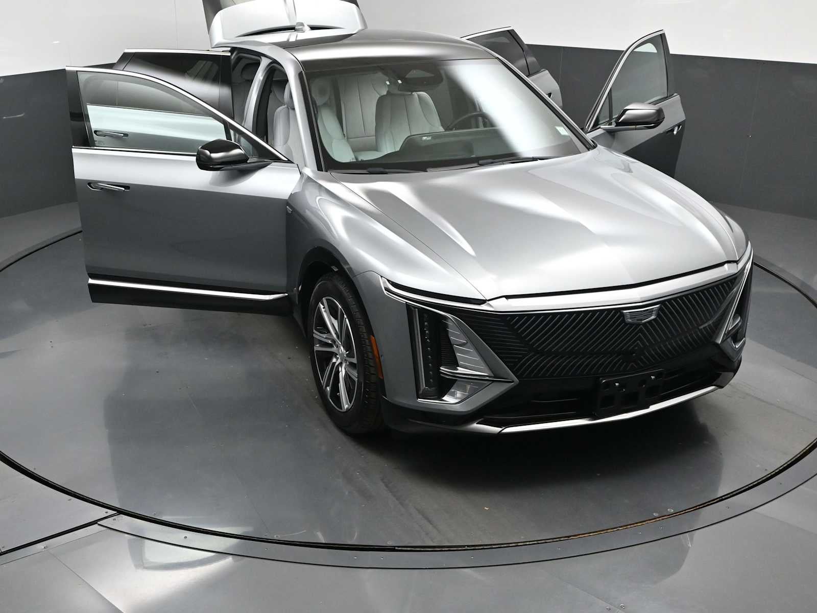 2024 Cadillac LYRIQ Luxury 2