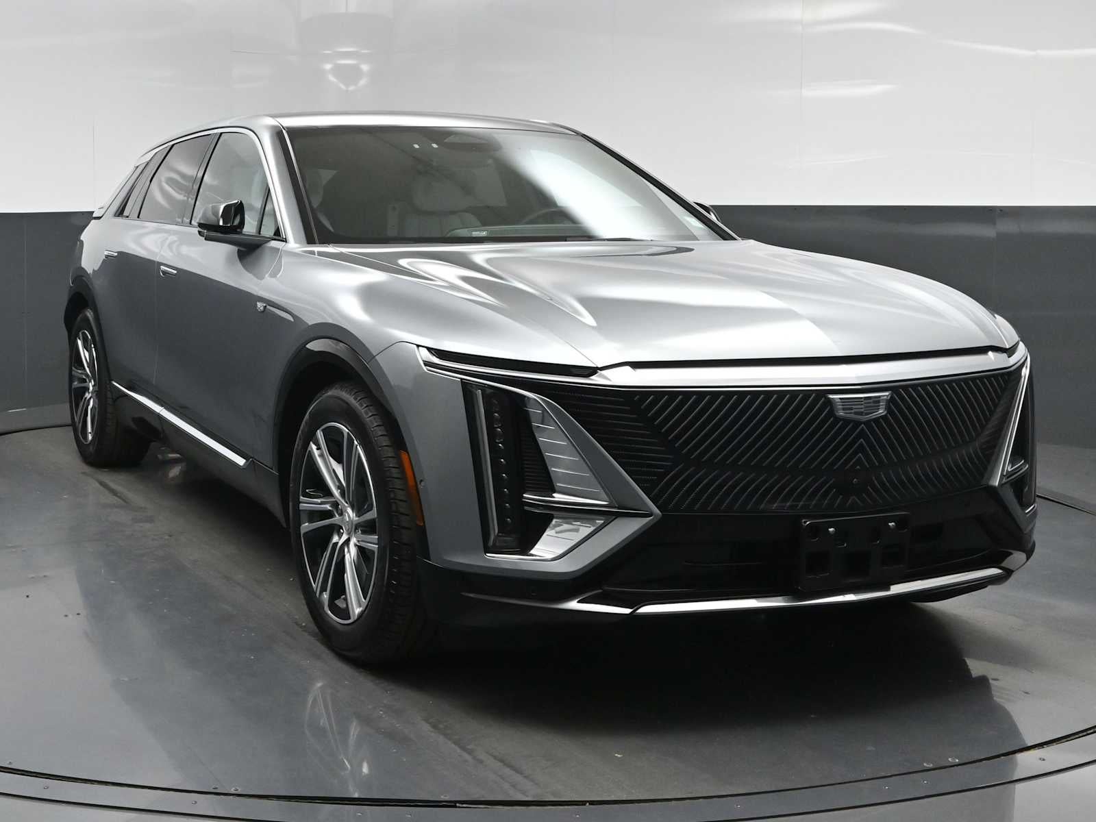 2024 Cadillac LYRIQ Luxury 2