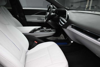 2024 Cadillac LYRIQ Luxury 2