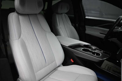 2024 Cadillac LYRIQ Luxury 2