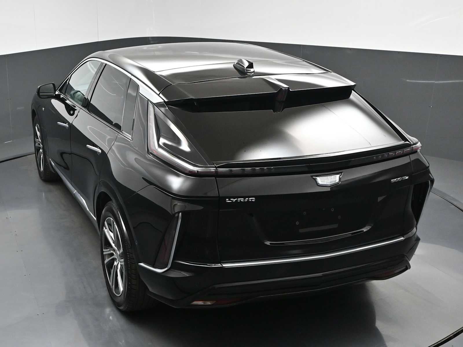 2024 Cadillac LYRIQ Luxury 2