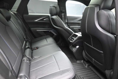 2024 Cadillac LYRIQ Luxury 2
