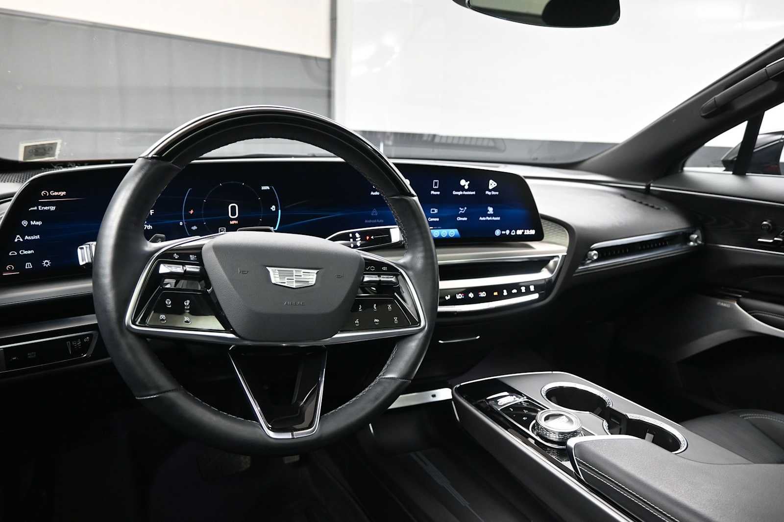 2024 Cadillac LYRIQ Luxury 2
